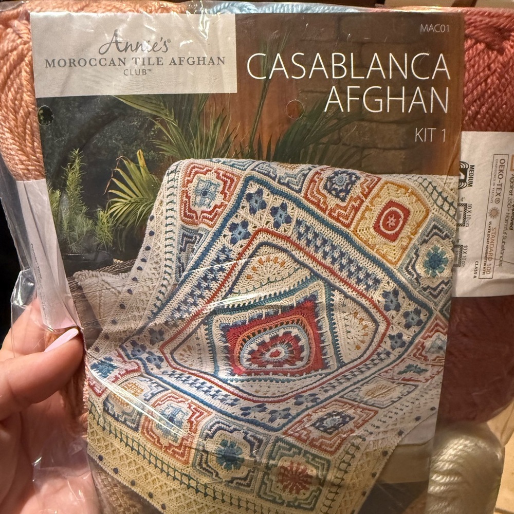 Annie’s Club Crochet Kit